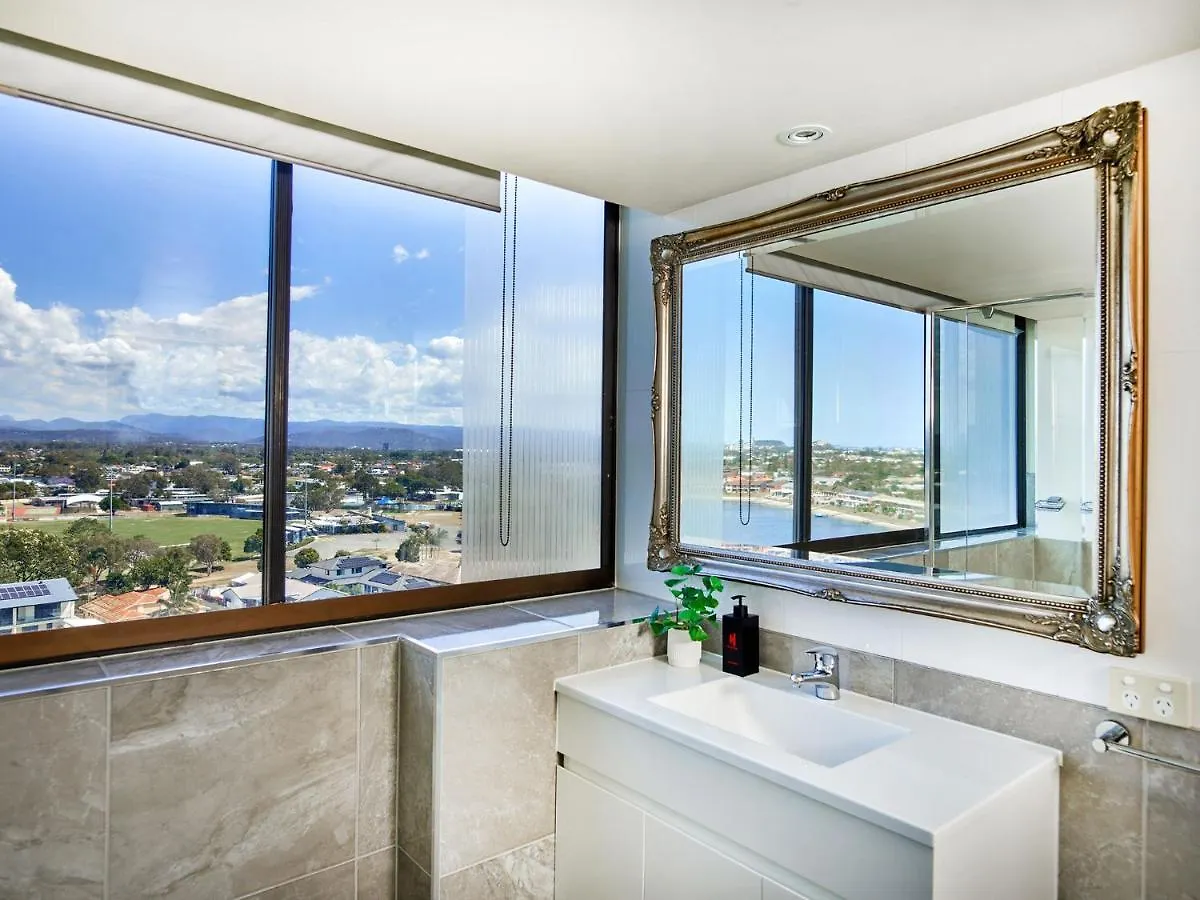 Supa Sized 3 Bedroom 2 Bath Gold Coast